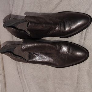VINCE CAMUTO Petran Silver leather cutout boot Size 8½